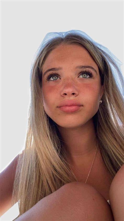 18 blonde nude