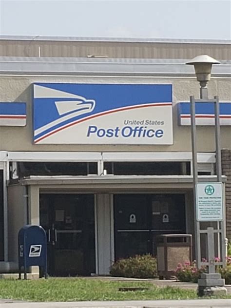Visit your local Post Office™ at 1900 W Oakland Park Blvd! The U.S. Postal Service® (USPS®) is the only organization in the country to regularly deliver to every residential and business address. USPS is committed to providing secure, reliable, and affordable delivery of mail and packages to more than 157 million addresses in the United .... 