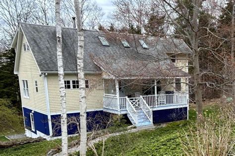 191 Brackett Ave Portland, ME 04108 - Coldwell Banker