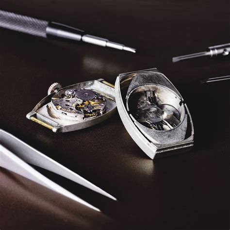 1931: First Automatic Movement With Two Weights ... - OMEGA® Watches - wintechmobiles.com