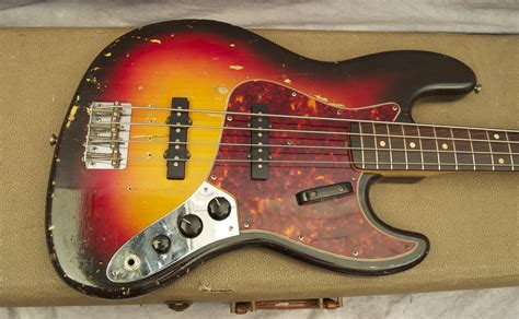 1962 Fender Jazz Bass - vintageinstrumentcenter.com