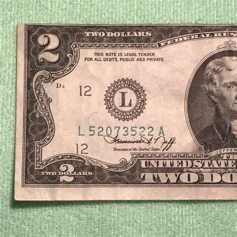 1976 $2 dollar bill faulty alignment. Faulty alignment errors are characterized by once side of a note being properly centered, while the other is shifted to some degree. Shifting may be only min... 