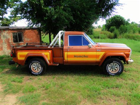 1981 Jeep J10 Honcho step side truck short bed