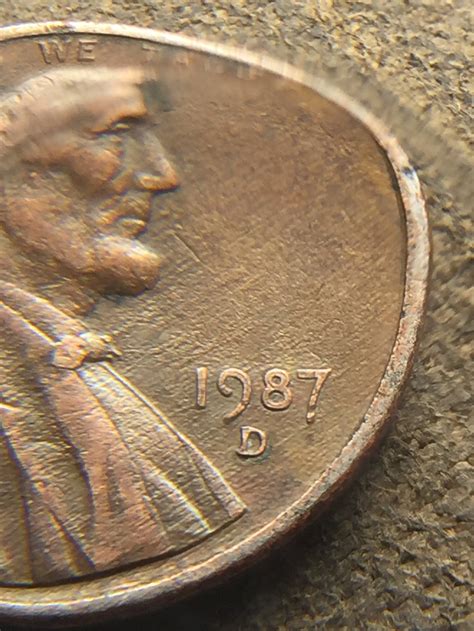 1987 d penny errors. In circulated condition, a brown 1969 S penny is worth $0.05. Quite a number exist in mint state, and it’s easier to find these coins than to find the no-mint mark and Denver ones. That said, the pennies become scarce starting at grade MS68 onwards. At grade MS67, you can expect your brown 1969 S Lincoln penny to fetch $7.50. 