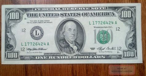 The $100 note features a portrait of Benjamin Franklin . on the front of the note and a vignette of Independence Hall on the back of the note. Treasury Seal. A green seal to the right of the portrait represents the U.S. Department of the Treasury. Serial Numbers A unique combination of eleven numbers and letters appears twice on the front of .... 