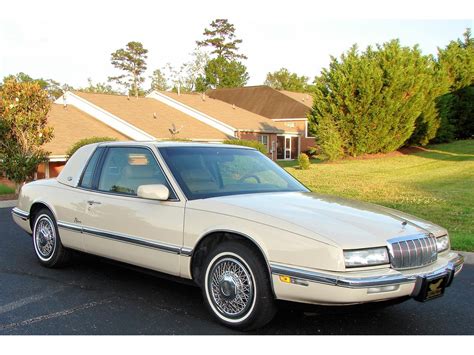 1992 Buick Riviera: The Epitome of Luxury and Performance Awaits You