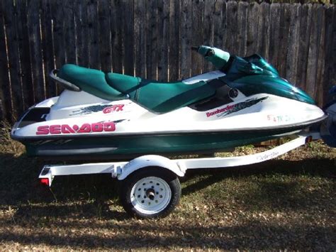 Dimensions & Capacities. The 1996 Sea-Doo HX is 107.5 inches long, 33.5 inches wide, and 38.2 inches high. It has a dry weight of 390 lb, and can hold a maximum load of 250 lb, including the driver and 22 lb of luggage. The safe maximum number of riders at any time is one, the driver. The fuel tank can hold seven gallons of regular, unleaded .... 
