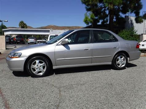 1999honda accord. But we're here to talk about the Accord Sedan, which comes in five models: $15,616 DX, $18,805 LX and $21,315 EX come equipped with 2.3-liter 4-cylinder engines, while the $22,115 LX V-6 and ... 