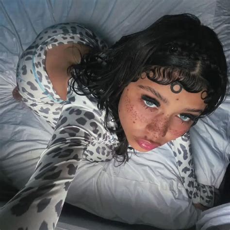 1lyjune nude