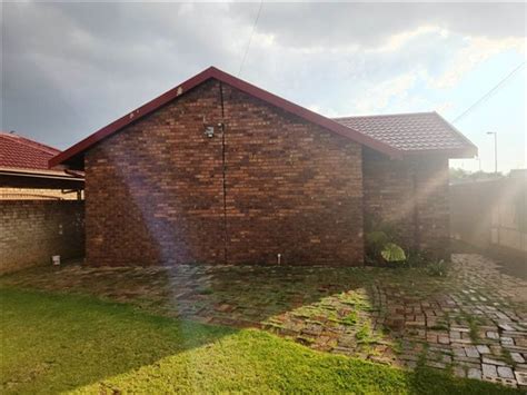 2 Bed House for sale in Pimville T4129800 Private Property