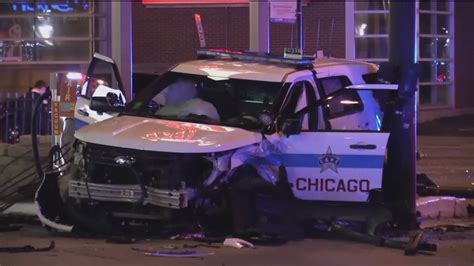 2 Chicago officers injured in crash after driver runs red light on Far North Side
