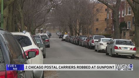 2 Chicago postal workers robbed at gunpoint, police say