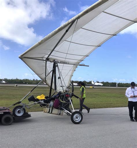 2 Cuban migrants fly into Florida on motorized hang glider