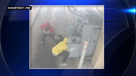 2 armed robbers take tray with cash from armored truck in Miami Gardens