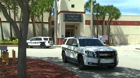 2 arrested after being of accused of leaving children in car while going shopping at Pembroke Lakes Mall