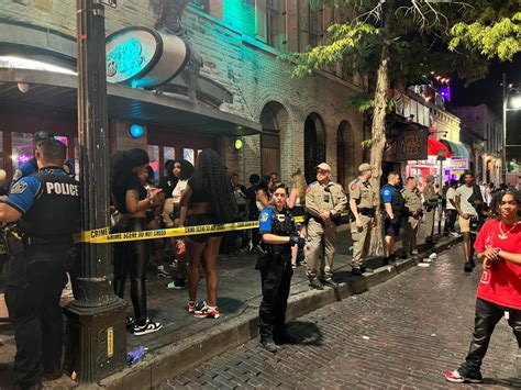 2 arrested after gun goes off inside Austin 6th Street bar
