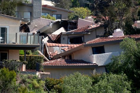 2 arrested after trying to break into evacuated homes affected by Rolling Hills Estates landslide, officials say
