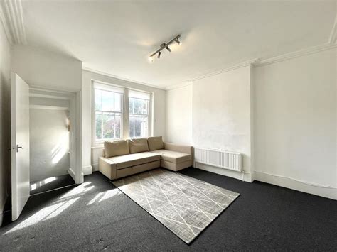 2 bed flat to rent in Ferme Park Road, Crouch End N8 - Zoopla