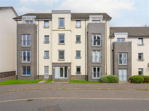 2 bedroom apartment for rent in Crookston Court, Larbert, FK5