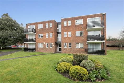 2 bedroom apartment for sale in Parkmore Close, …