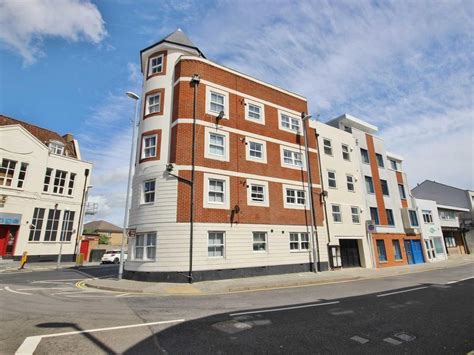 2 bedroom flat for sale in Granada Road, Southsea, PO4