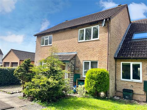 1 2 bed terraced house to rent Grove Gate, Taunton TA2 A modern 2 bedroom property, located in a popular residential area of Taunton, benefiting from an enclosed garden and …. 