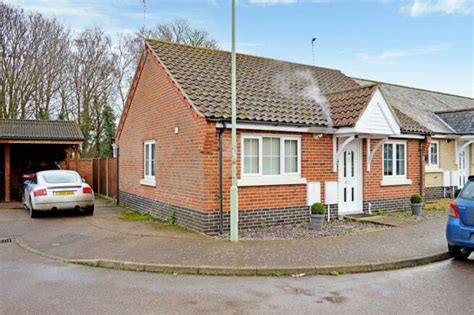 2 bedroom semi-detached bungalow for sale in Dobson Way, …