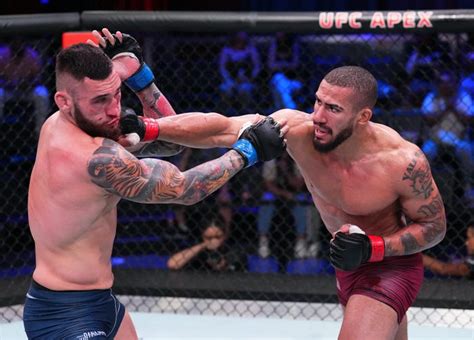 2 brothers jumped for joy after both earned full-time UFC deals …