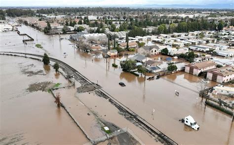 2 dead, nearly 10,000 under evacuation orders as California floods intensify