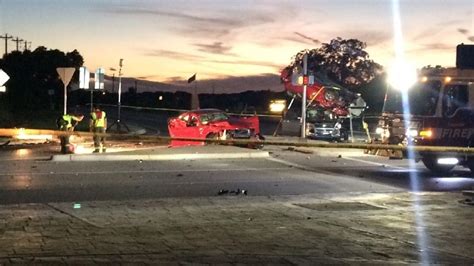 2 dead in crash on 183A Toll frontage road in Leander; Police searching for driver