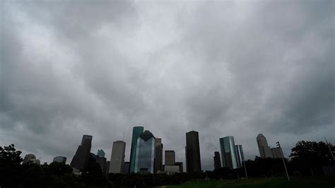 2 killed, others hurt in severe storms north of Houston
