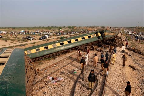 2 killed in fire on passenger train in southern Pakistan