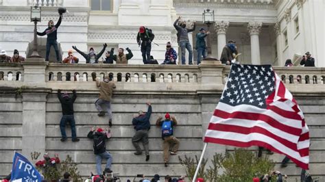 2 men accused of assaulting offers with flag pole, wasp spray during Capitol riot