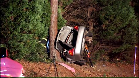 2 men killed as their vehicle crashed into a tree in Denver