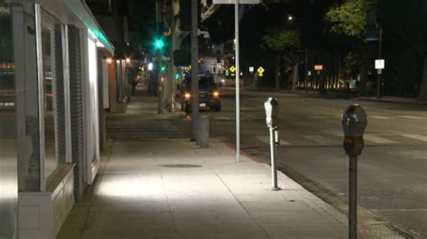 2 men robbed while walking in Beverly Hills