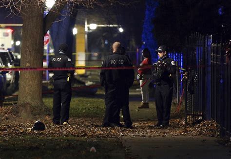 2 men shot, 1 fatally, on Chicago's South Side