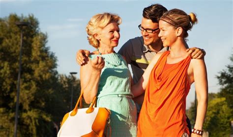 2 moterys vyro.  #moterys #vaidaskey #konsultacijos #psichologija Keywords: santykiai tarp mot...