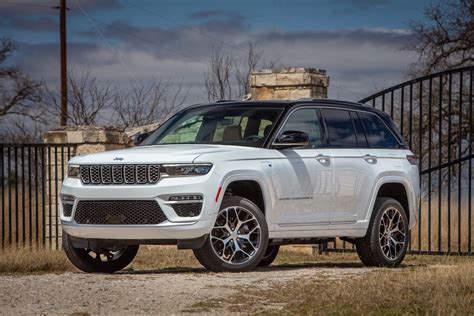 2 row suv. So is the impressive third-row room. With the new 2.0-liter turbocharged 4-cylinder engine, fuel economy is improved over the 2023 model. ... The Flex was a 3-row SUV with a boxy retro-wagon shape ... 