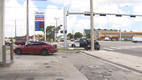 2 rushed to hospital after crash in Northwest Miami-Dade