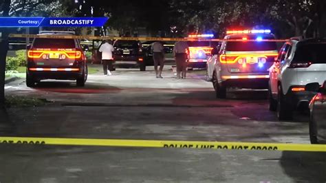 2 teenagers in stable condition after being shot in SW Miami-Dade; shooter remains at large