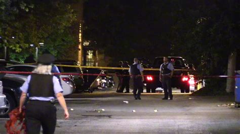 2 teens injured in shooting in Chicago's Kenwood neighborhood