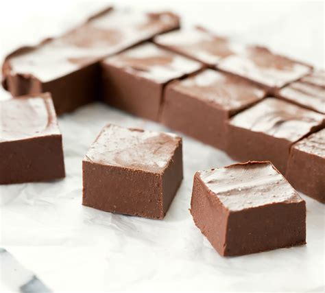 2-ingredient microwave recipe - How to make easy fudge!