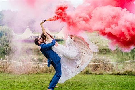 20 Colorful Smoke Bomb Inspiration for Your Wedding …