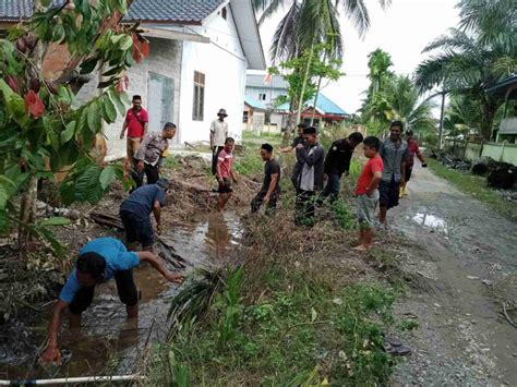 20 Contoh Istilah Gotong Royong di Berbagai Daerah Indonesia