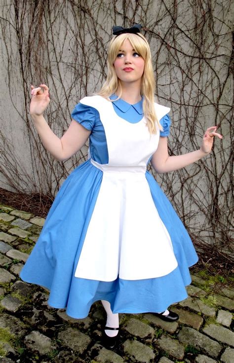 20 DIY Alice in Wonderland Costume Ideas - Best Alice in …