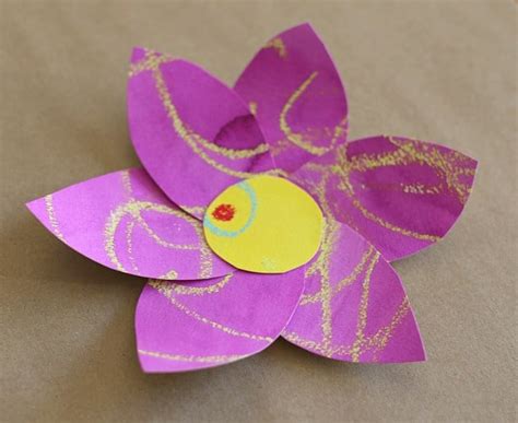 20 Gorgeous Flower Crafts {Crafts for Kids} - Buggy and …