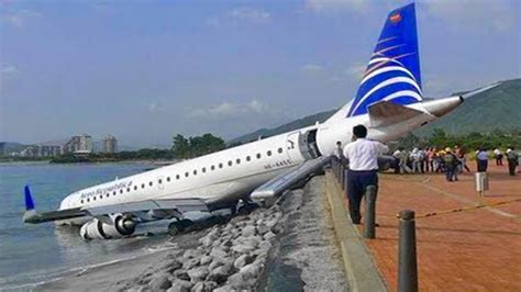 20 Times Emergency Airplane Landings Were Caught On Camera