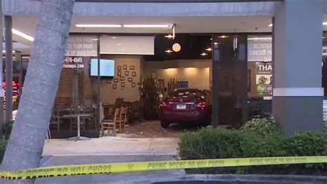 20 injured after car slams into Plantation restaurant