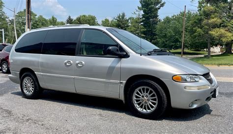 2000 Chrysler Town And Country Price