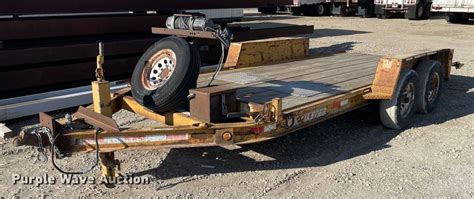 2002 Towmaster T-10T tilt deck equipment trailer